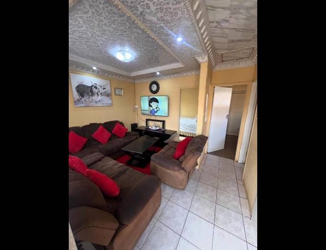 2 BEDROOM HOUSE FOR SALE IN VOSLOORUS